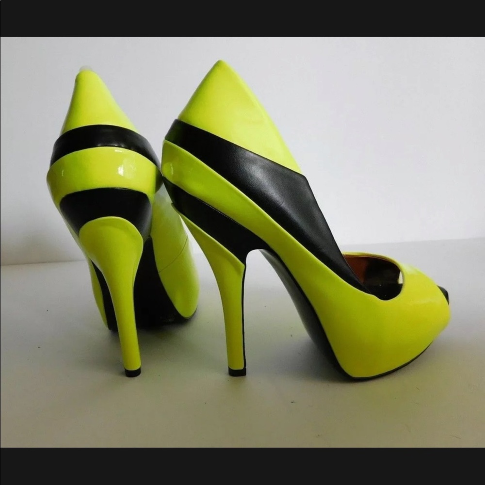 Bcbgeneration liberty neon yellow black heels